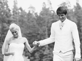 Lumepall asutajad Jenni ja Kristian 2011. aastal enda pulmas
